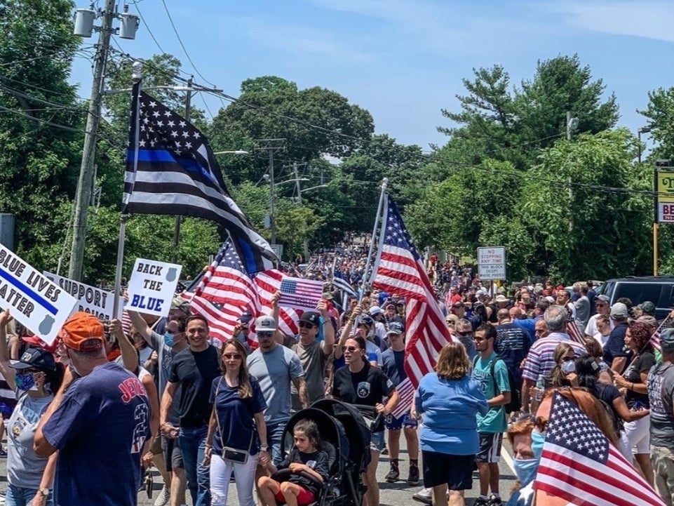 wantagh-police-rally-credit-larry-mcardle___06140555907.jpg