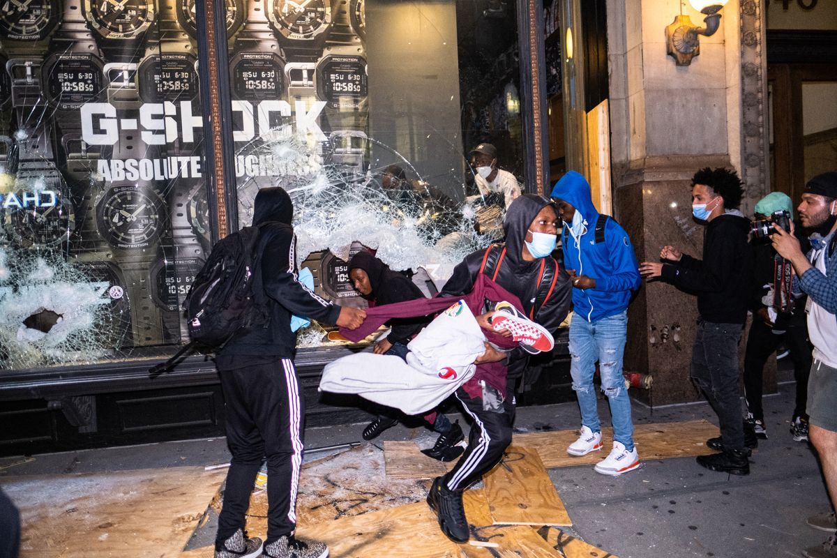 nyc-looting-midtown.jpg